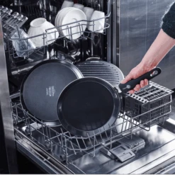 GreenPan Pannenkoekenpan Essentials - Zwart - ø 28 Cm - Keramische Anti-aanbaklaag 9 GreenPan Pannenkoekenpan Essentials - Zwart - ø 28 Cm - Keramische Anti-aanbaklaag -Keukenwinkel 28657464abfd1bb6ae5e9eb35e512a20fba20436 GP ESS BA Bd DWS Lifestyle a