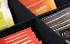 Sakura Tea Theedoos - Zwart - 6-vaks - Met Fluweel - 24 X 16 Cm -Keukenwinkel 4 detail 6 en 9 6