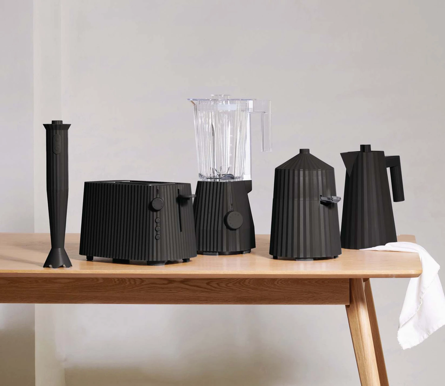 Alessi Citruspers Plissé - Elektrisch - Zwart - Michele De Lucchi - MDL07 B 7 Alessi Citruspers Plissé - Elektrisch - Zwart - Michele De Lucchi - MDL07 B - Afbeelding 5