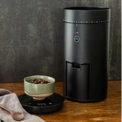 Wilfa Koffiemolen / Bonenmaler - Met Weegschaal - Uniform Black -Keukenwinkel Coffee Grinder Uniform WSFBS 100B Scale Environment Sqr 638da56e056e61.66001273
