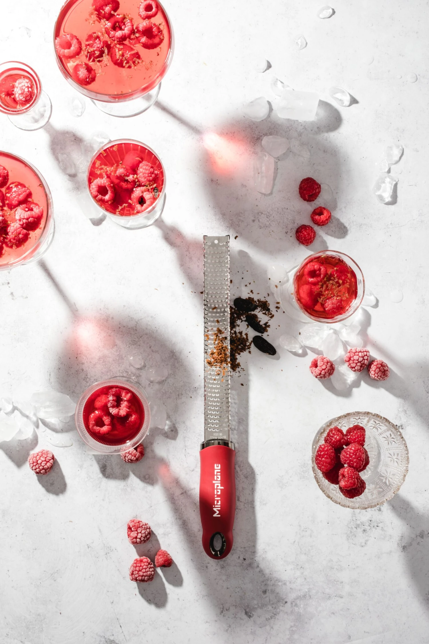 Microplane Rasp Premium Classic - Fijn - Pomegranate Red 4 Microplane Rasp Premium Classic - Fijn - Pomegranate Red - Afbeelding 2