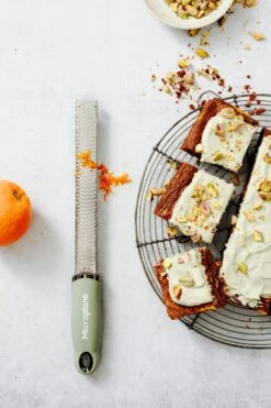 Microplane Rasp Premium Classic - Fijn - Sage Green -Keukenwinkel Microplane Premium Classic 46723 Zester Sage Green Matcha Brownie Orange 6