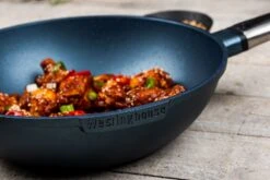 Westinghouse Wokpan Performance - Bravery Blue - ø 28 Cm - Standaard Anti-aanbaklaag 19 Westinghouse Wokpan Performance - Bravery Blue - ø 28 Cm - Standaard Anti-aanbaklaag -Keukenwinkel WCCW0095028BL 11