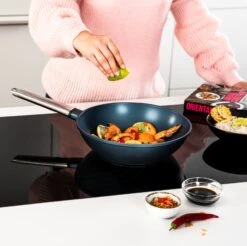 Westinghouse Wokpan Performance - Bravery Blue - ø 28 Cm - Standaard Anti-aanbaklaag 21 Westinghouse Wokpan Performance - Bravery Blue - ø 28 Cm - Standaard Anti-aanbaklaag -Keukenwinkel WCCW0095028BL 13