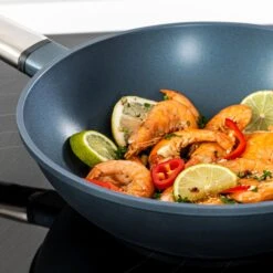 Westinghouse Wokpan Performance - Bravery Blue - ø 28 Cm - Standaard Anti-aanbaklaag 20 Westinghouse Wokpan Performance - Bravery Blue - ø 28 Cm - Standaard Anti-aanbaklaag -Keukenwinkel WCCW0095028BL 14