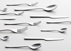 Alessi Tafelmes Ovale - REB09/3 - Door Ronan & Erwan Bouroullec -Keukenwinkel dezeen Ovale cutlery by Ronan and Erwan Bouroullec for Alessi 12 1 2