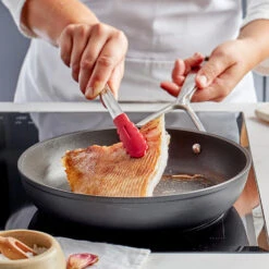 Demeyere Koekenpannen Alu Pro 5 - Duraslide Titanium - ø 20 + 24 Cm - Standaard Anti-aanbaklaag -Keukenwinkel pdp masonry content demeyere alu pro dura 5 pan soft utensils 750x750