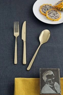 Sambonet Bestekset Linear - Champagne - 24 Delig / 6 Personen -Keukenwinkel sambonet bestekset linear champagne sfeer