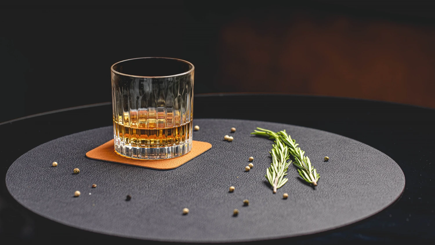 Jay Hill Onderzetters - Vegan Leer - Zwart / Cognac - Dubbelzijdig - 10 X 10 Cm - 6 Stuks 5 Jay Hill Onderzetters - Vegan Leer - Zwart / Cognac - Dubbelzijdig - 10 X 10 Cm - 6 Stuks - Afbeelding 3