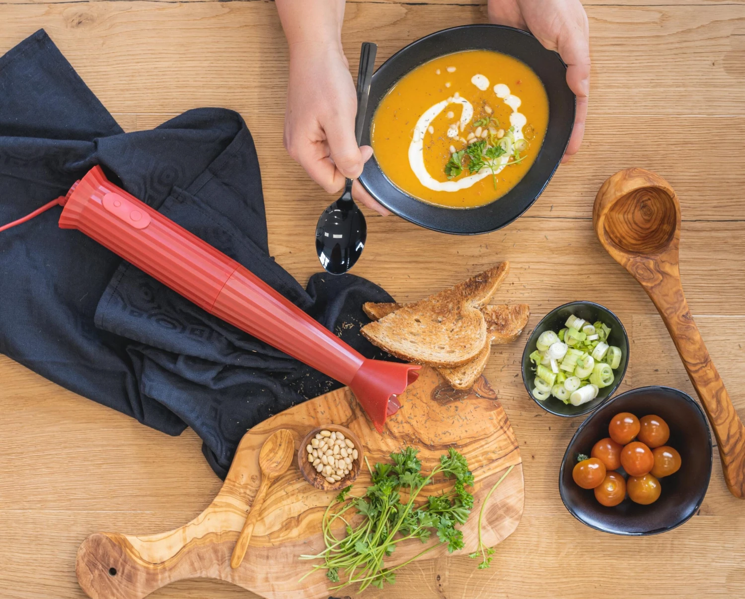 Alessi Staafmixer Set Plissé - Rood - Michele De Lucchi - MDL10S R 4 Alessi Staafmixer Set Plissé - Rood - Michele De Lucchi - MDL10S R - Afbeelding 2