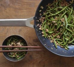 Valira Wokpan Aire - ø 30 Cm - Standaard Anti-aanbaklaag 8 Valira Wokpan Aire - ø 30 Cm - Standaard Anti-aanbaklaag -Keukenwinkel woksfeerfoto2